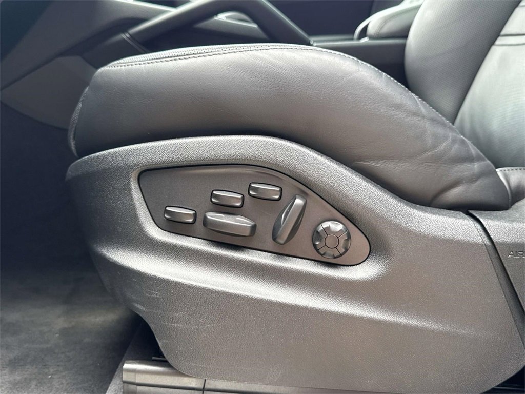 Certified 2025 Porsche Cayenne S image 15