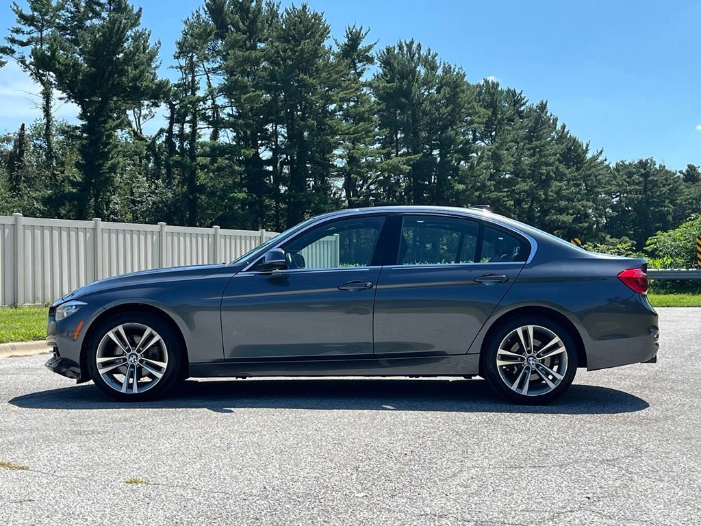 Used 2018 BMW 330i xDrive Sedan w/ Convenience Package AWD/4WD image 4