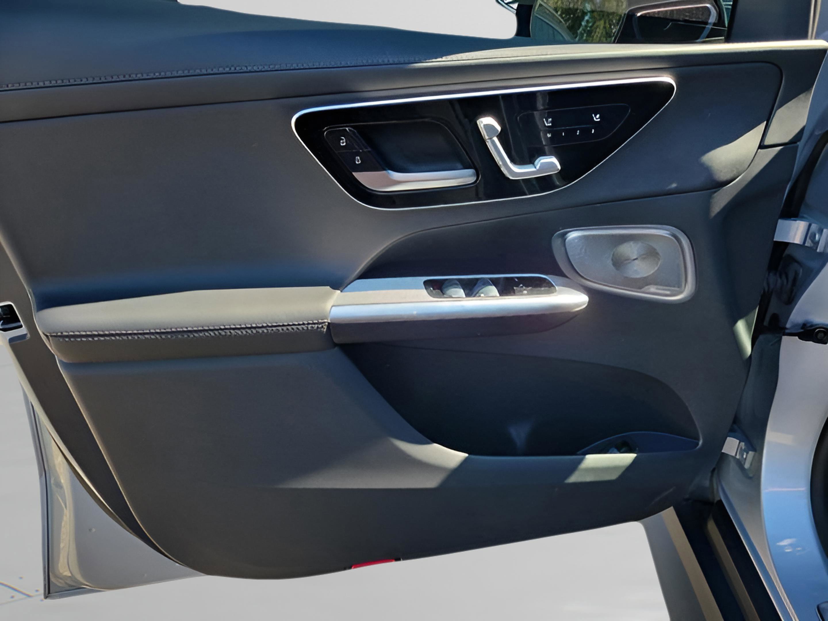 Used 2023 Mercedes-Benz GLC 300 image 30