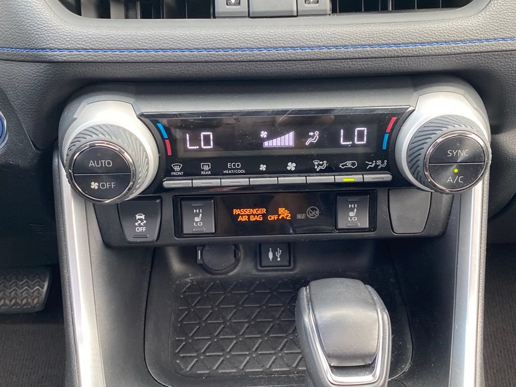Used 2019 Toyota RAV4 XSE AWD/4WD image 16