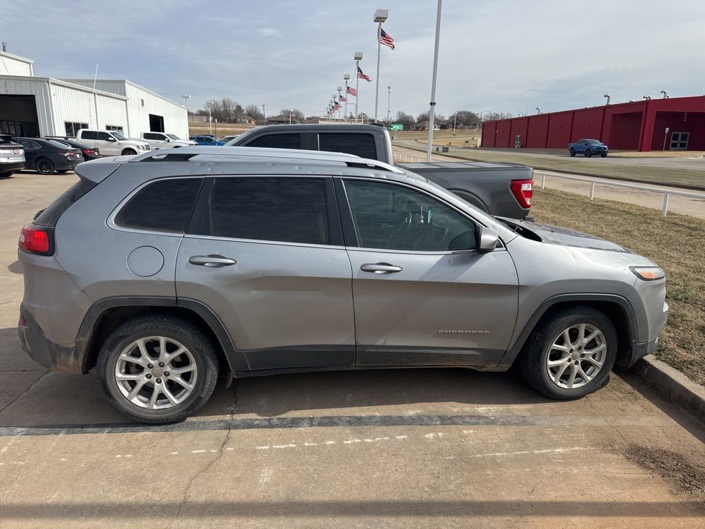 Used 2016 Jeep Cherokee Latitude image 14