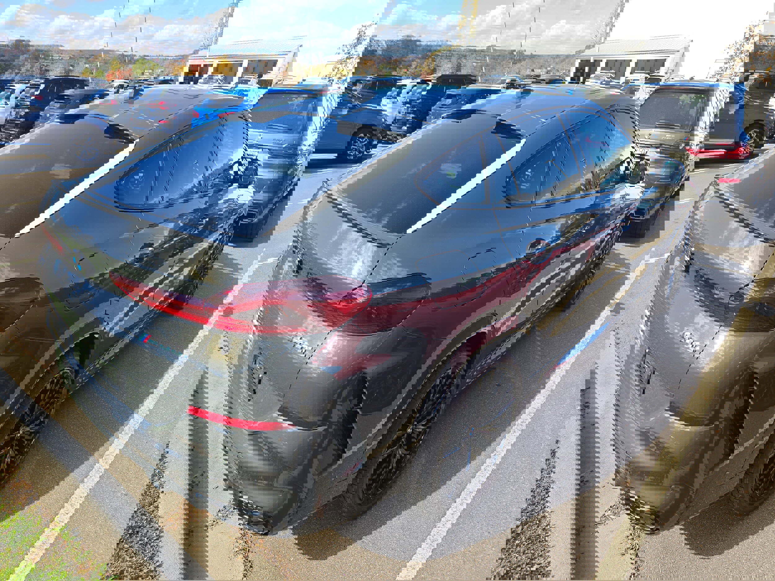 New 2026 BMW X6 M60i w/ Executive Package image 2