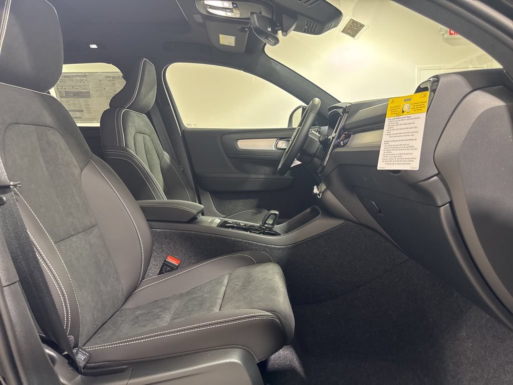 New 2026 Volvo XC40 B5 Ultra w/ Climate Package AWD/4WD image 28