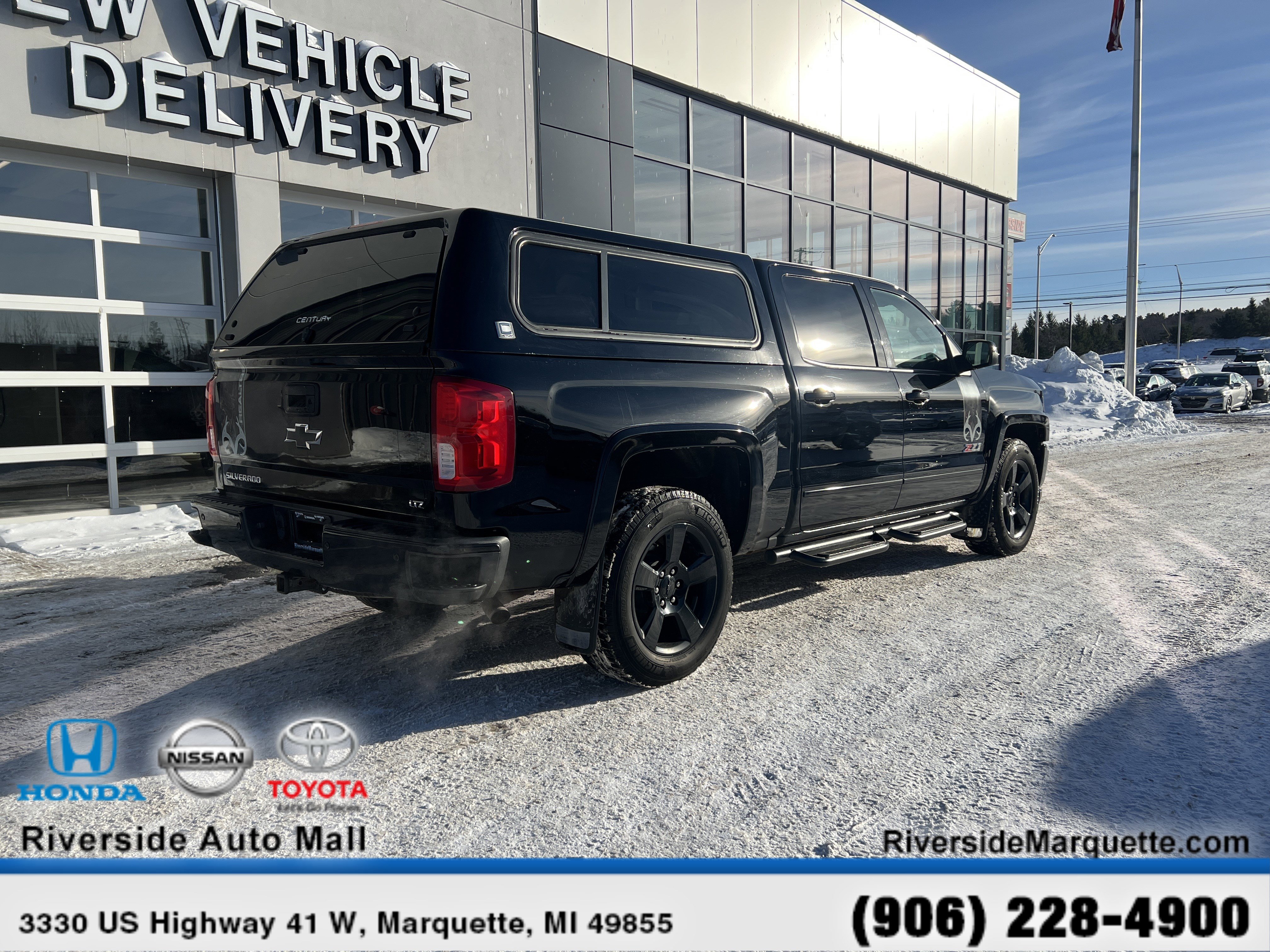 Used 2017 Chevrolet Silverado 1500 LTZ Z71 w/ Realtree Edition image 9