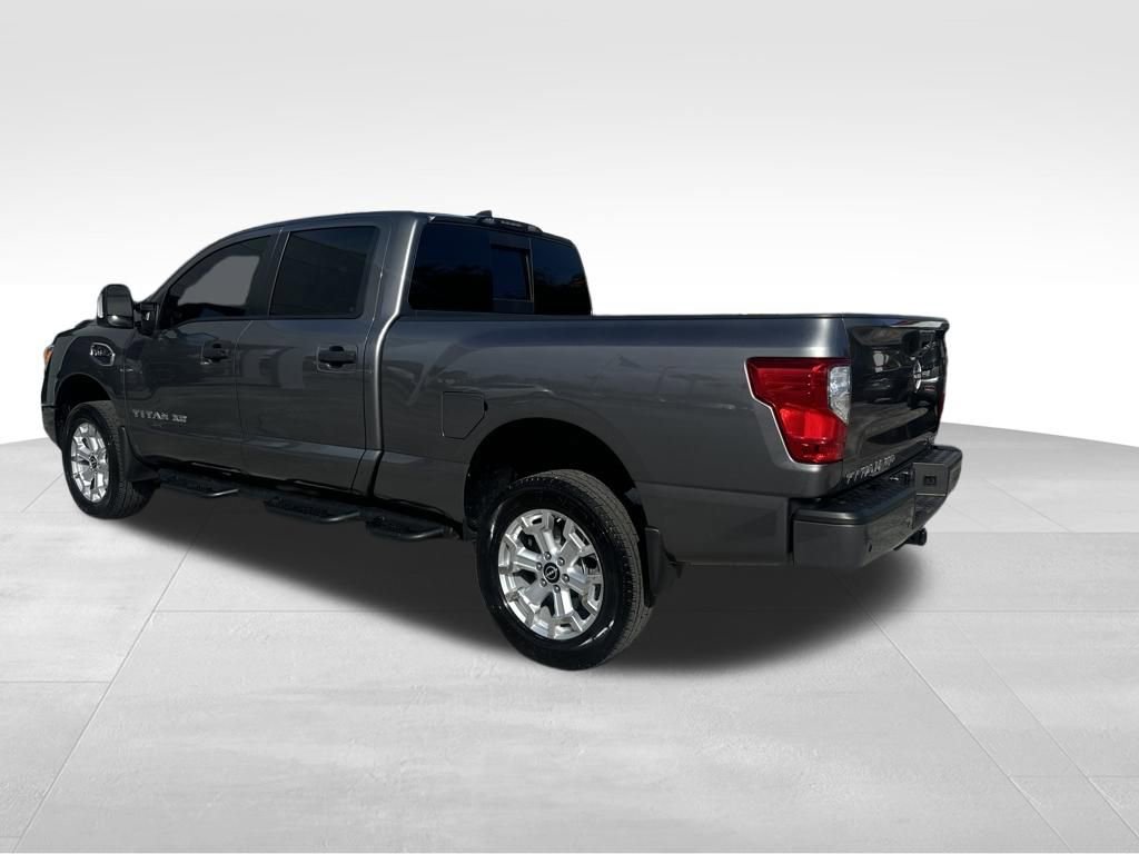 Used 2024 Nissan Titan SV w/ SV Convenience Package image 5