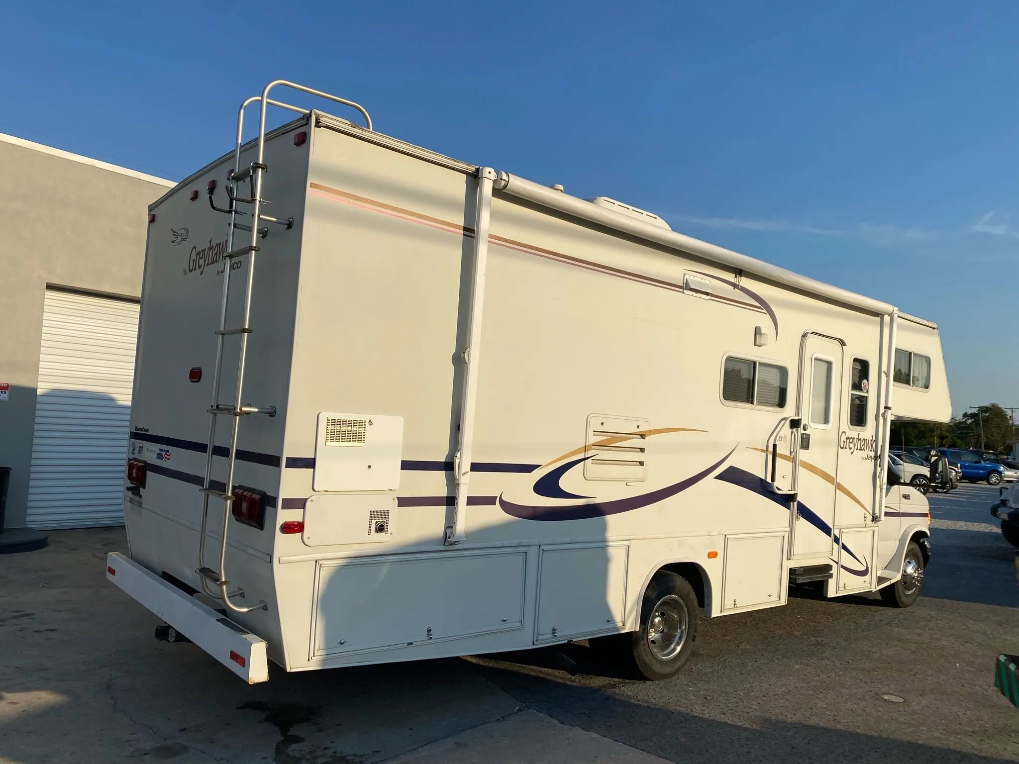 Used 2003 Ford E-450 and Econoline 450 image 2