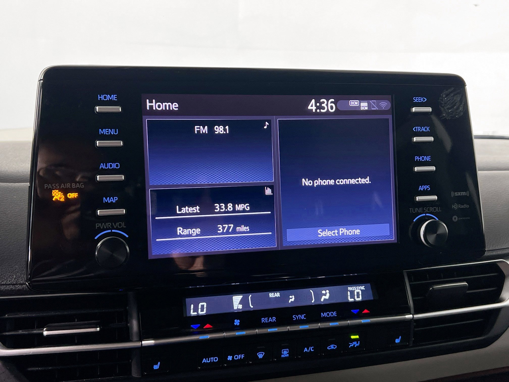 Used 2024 Toyota Sienna XLE FWD image 28