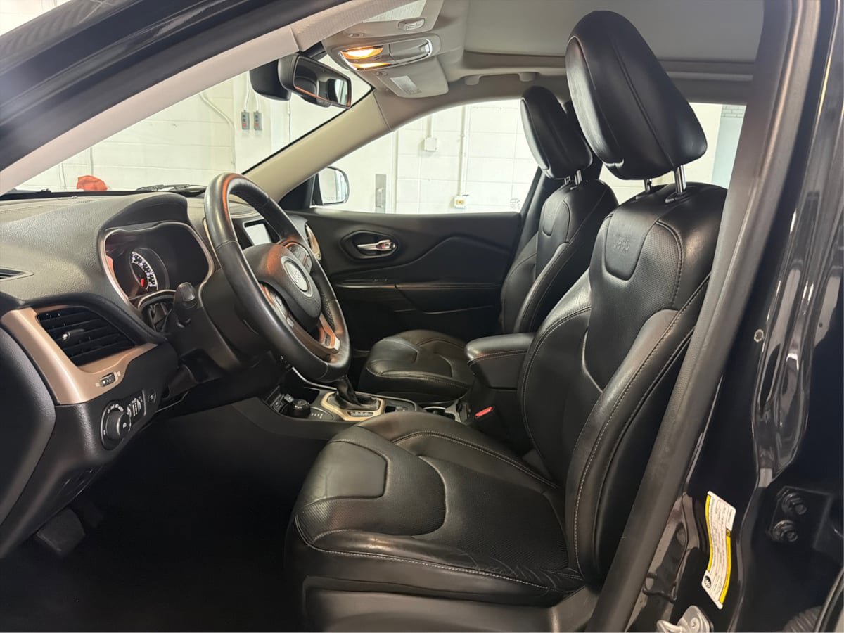 Used 2014 Jeep Cherokee Limited w/ Luxury Group AWD/4WD image 9