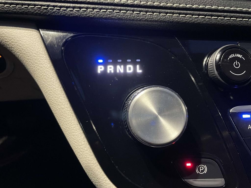 Used 2023 Chrysler Pacifica Touring-L image 42