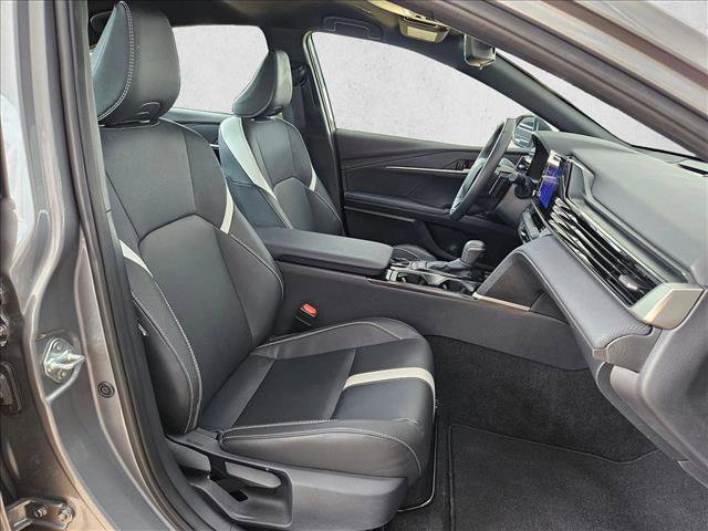 Used 2025 Toyota Camry SE image 21