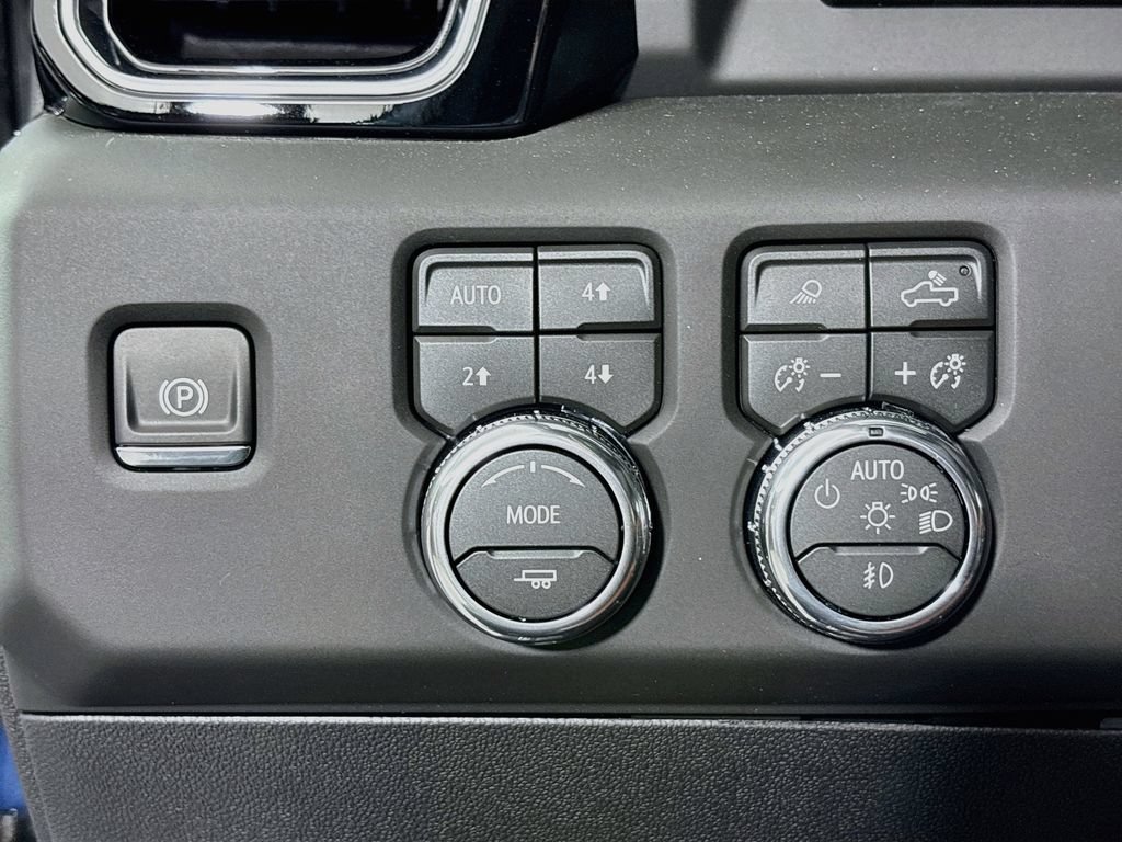 New 2026 GMC Sierra 3500 Denali Ultimate w/ LPO, Black Badging Package AWD/4WD image 10