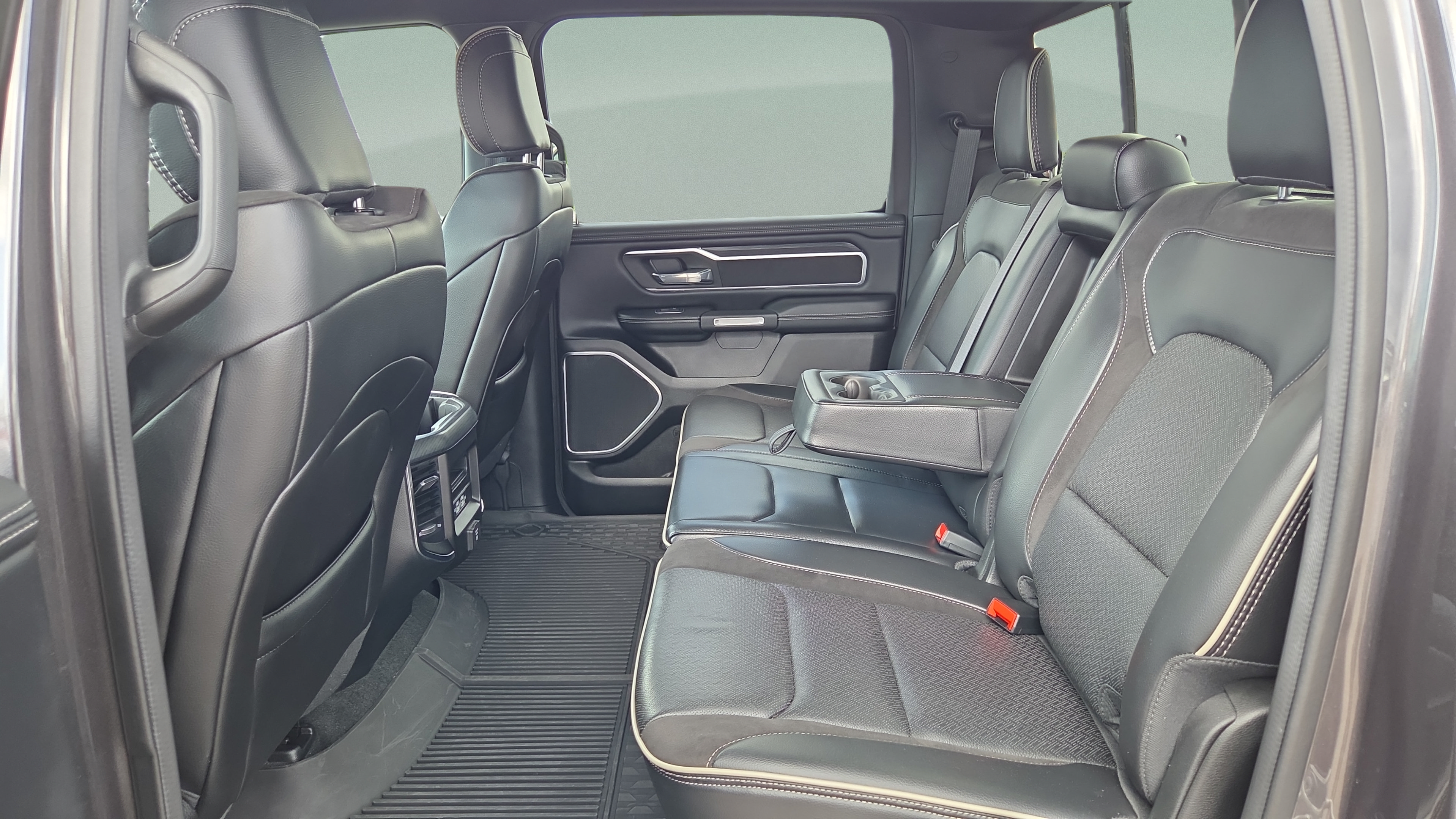 Used 2023 RAM 1500 Laramie AWD/4WD image 11