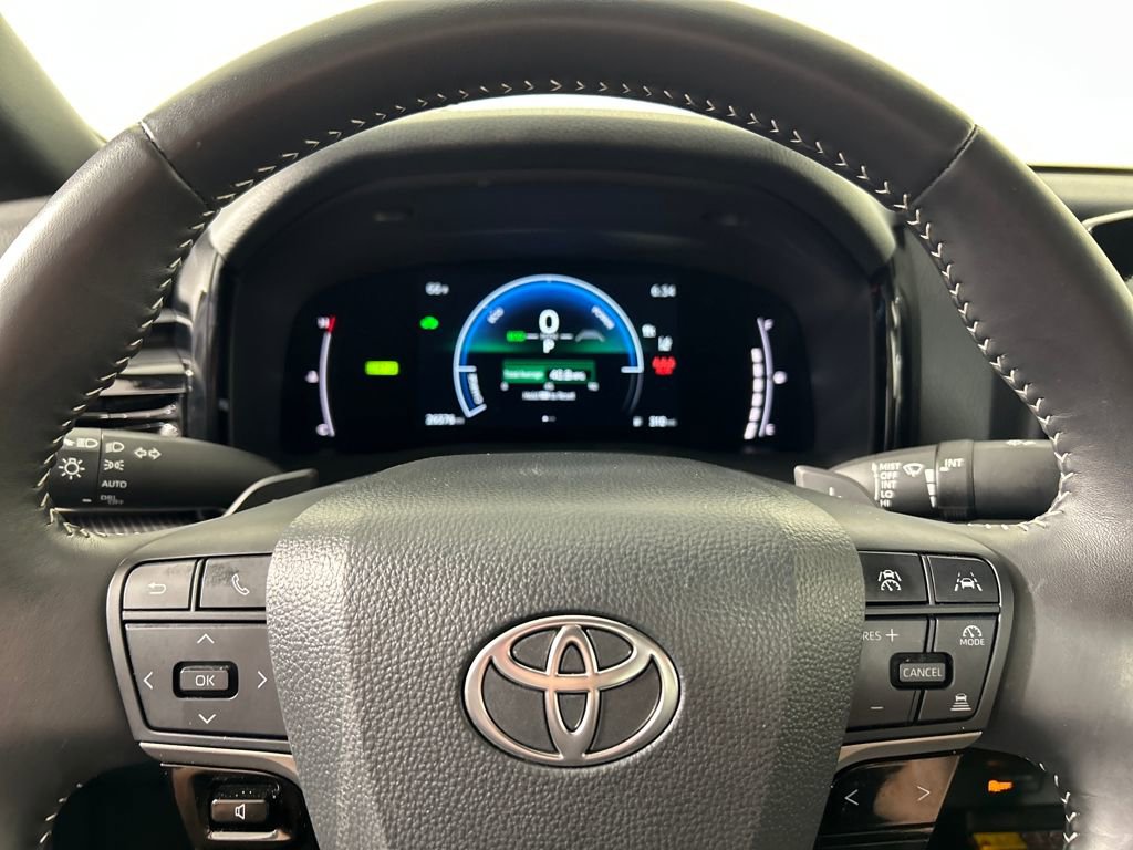 Used 2025 Toyota Camry SE image 12