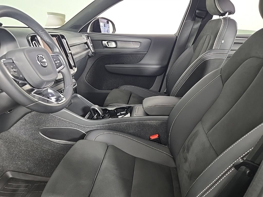 Certified 2023 Volvo XC40 Recharge Plus w/ Protection Package Premier AWD/4WD image 20