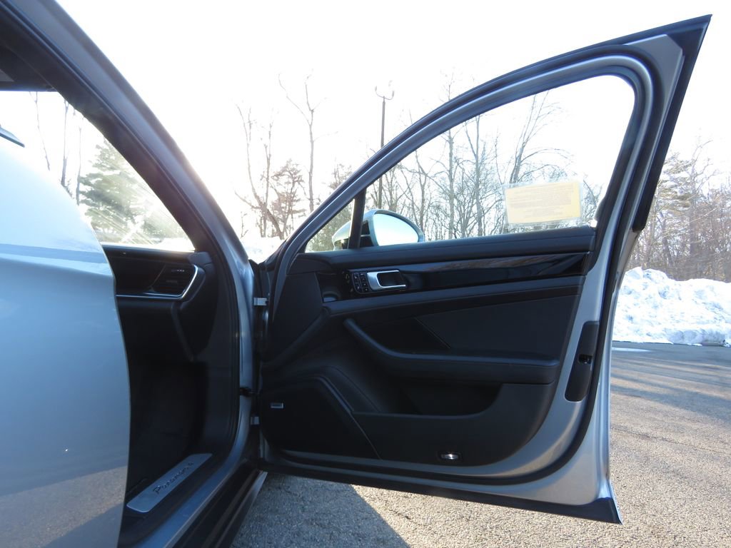 Used 2018 Porsche Panamera 4 image 12
