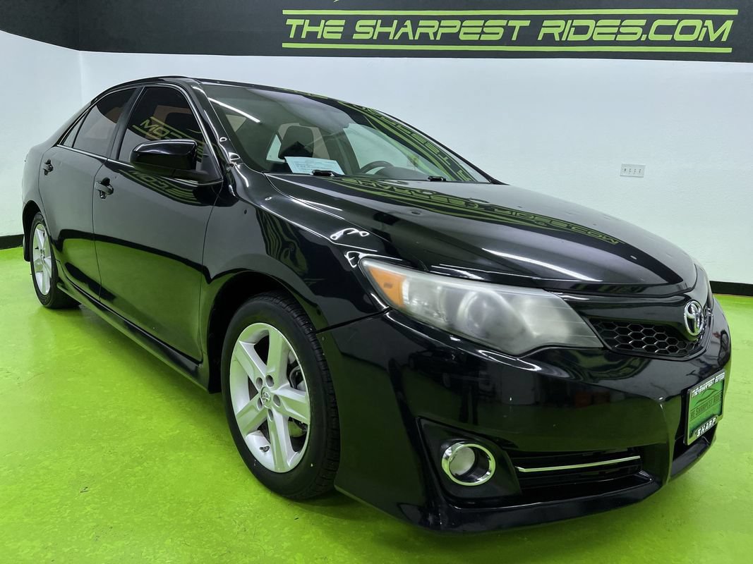Used 2014 Toyota Camry SE FWD image 2