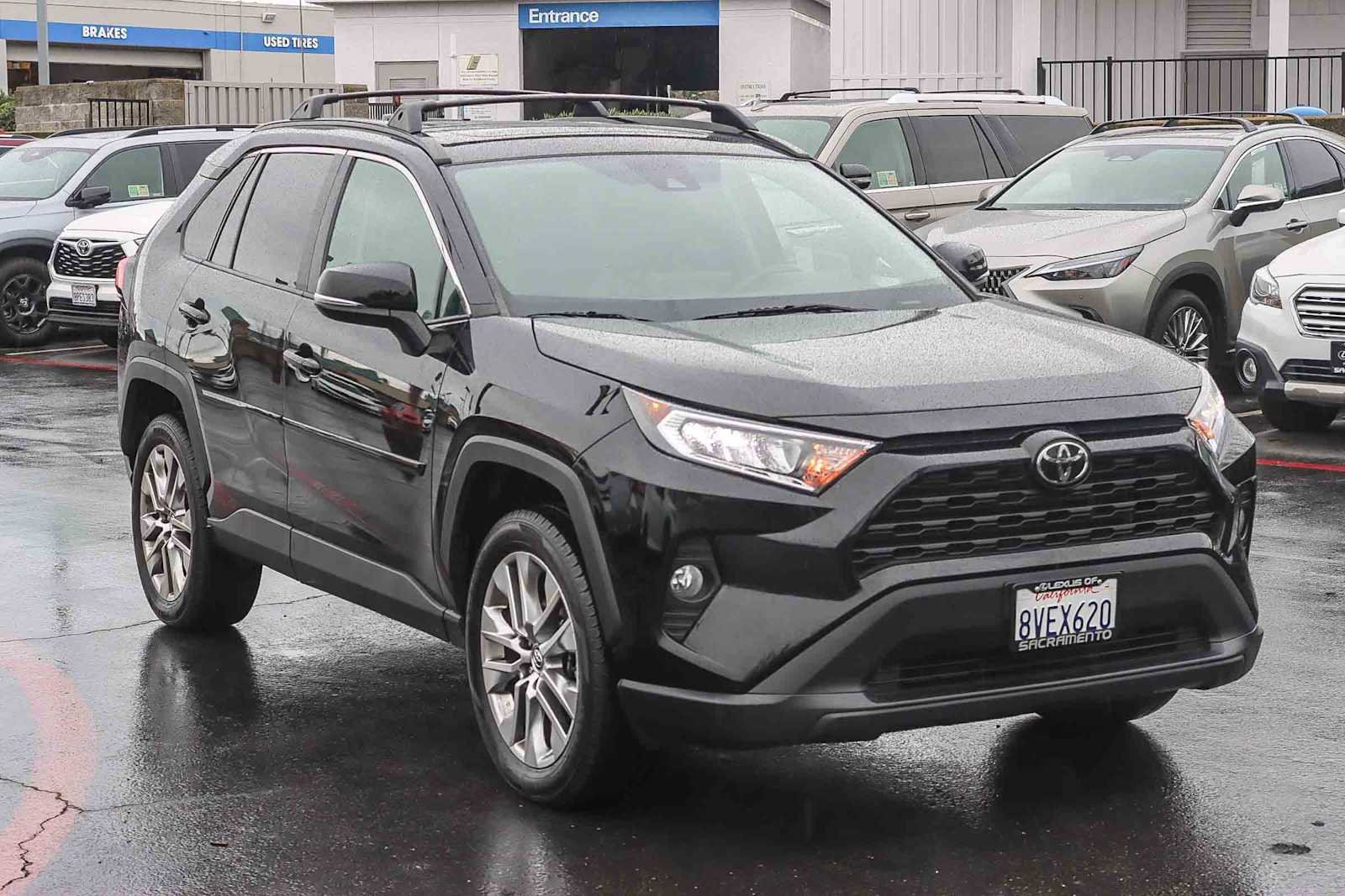 Used 2021 Toyota RAV4 XLE Premium image 5