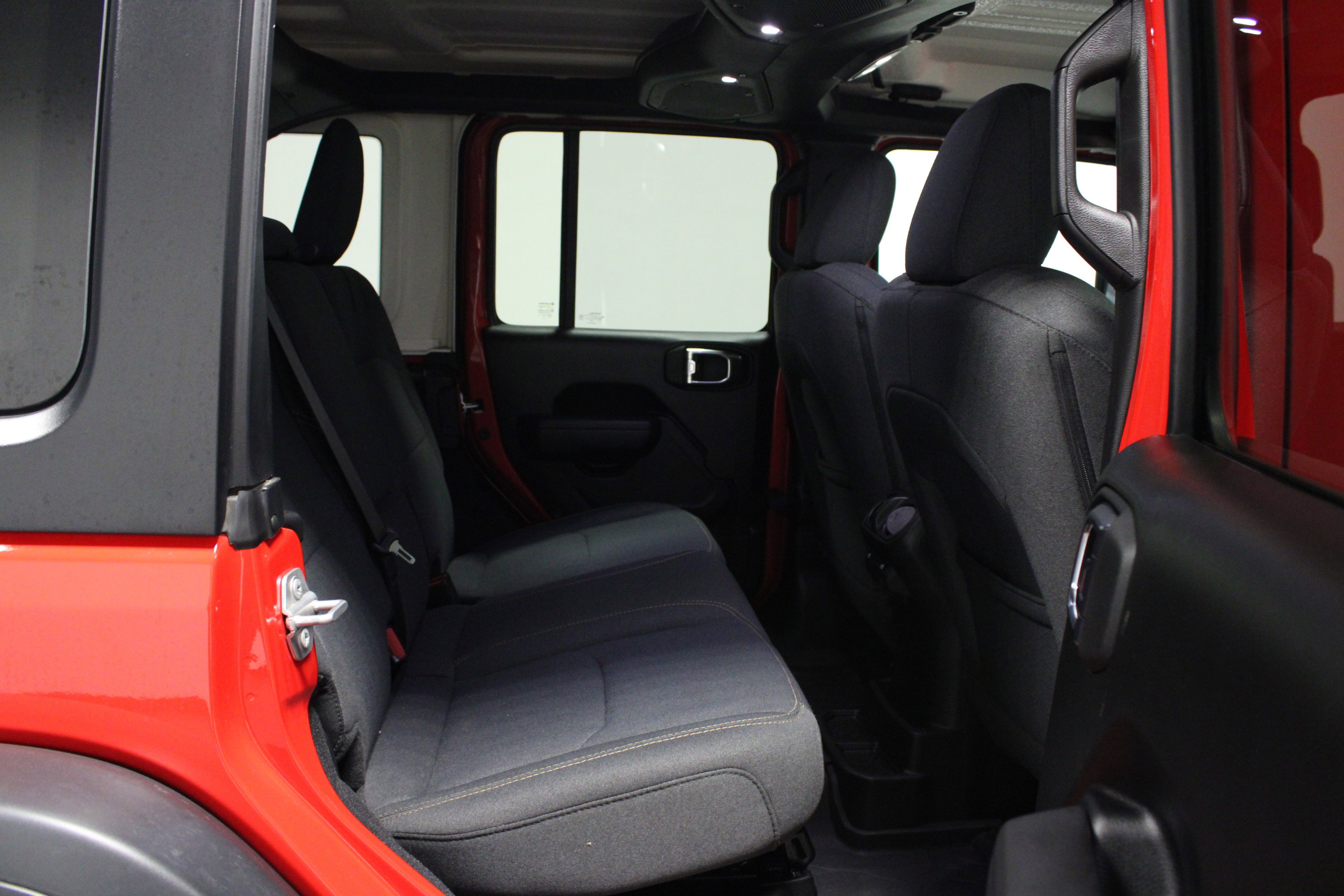 Used 2025 Jeep Wrangler Willys AWD/4WD image 15