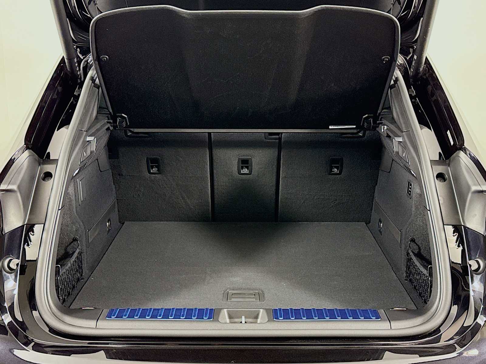 New 2025 Porsche Macan Turbo Electric image 28