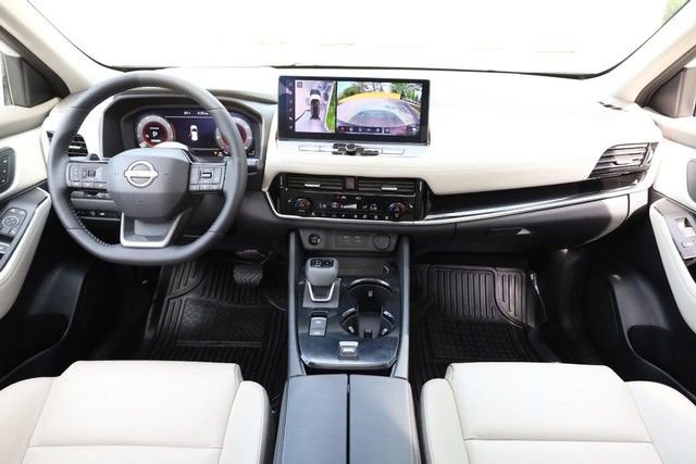 Certified 2025 Nissan Rogue SL w/ Tech Package FWD image 27