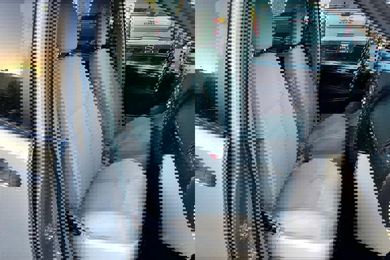 Used 2019 Dodge Grand Caravan SE w/ UConnect Hands-Free Group image 6