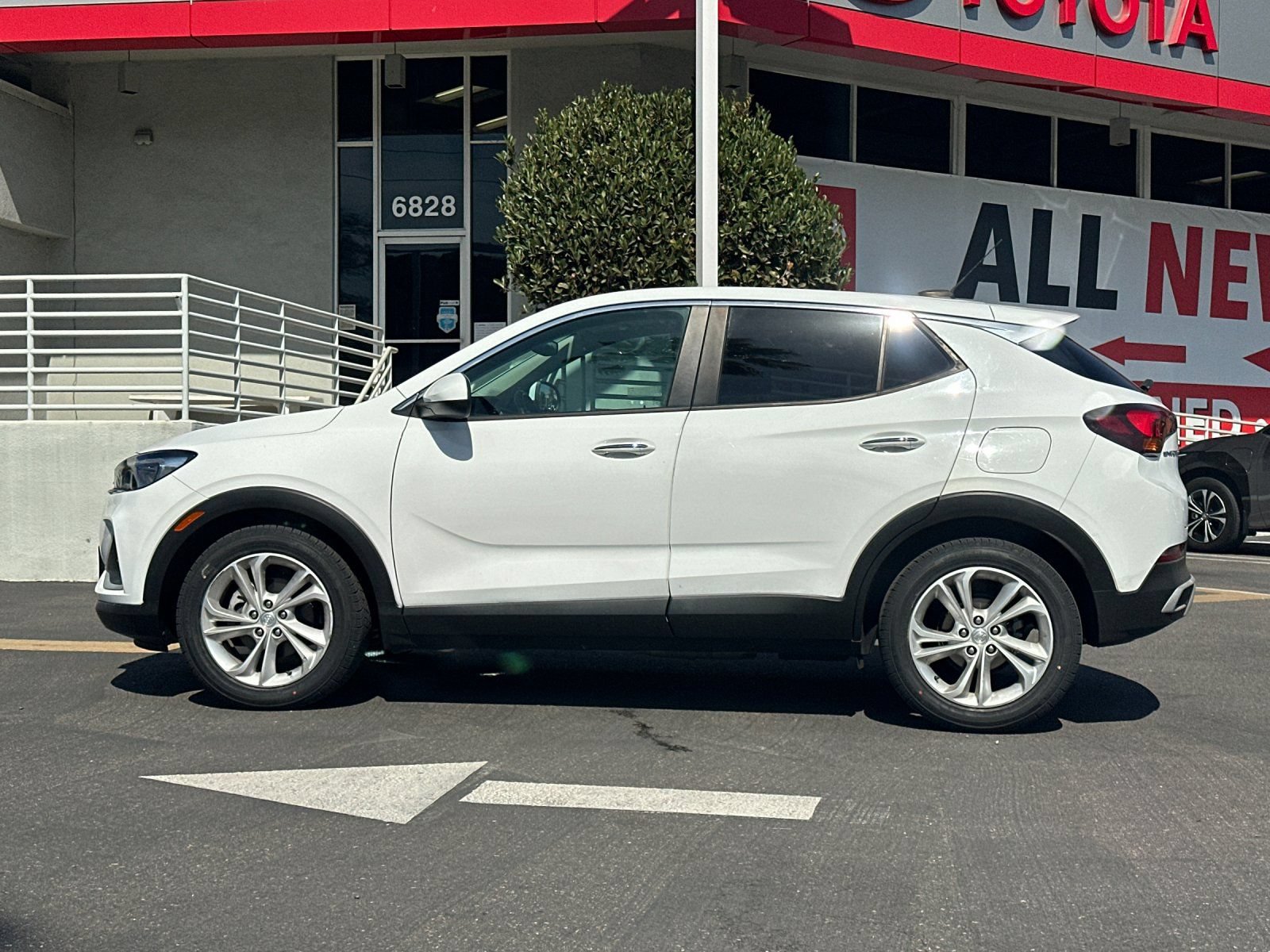 Used 2020 Buick Encore GX Preferred FWD image 2