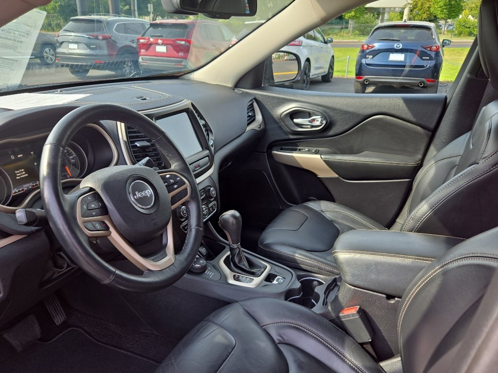 Used 2017 Jeep Cherokee Limited AWD/4WD image 12