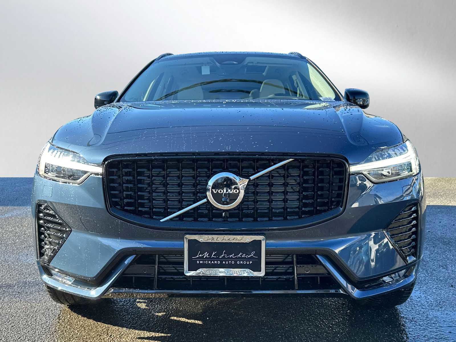 Used 2025 Volvo XC60 B5 Ultra w/ Protection Package Premier image 2