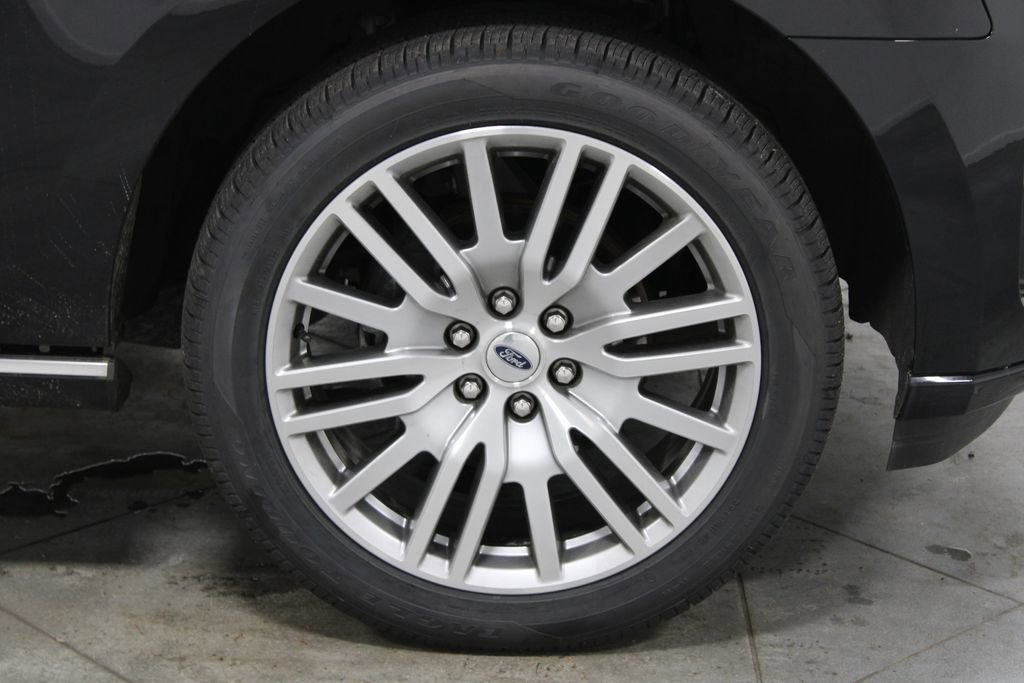 Used 2023 Ford Expedition Platinum AWD/4WD image 12