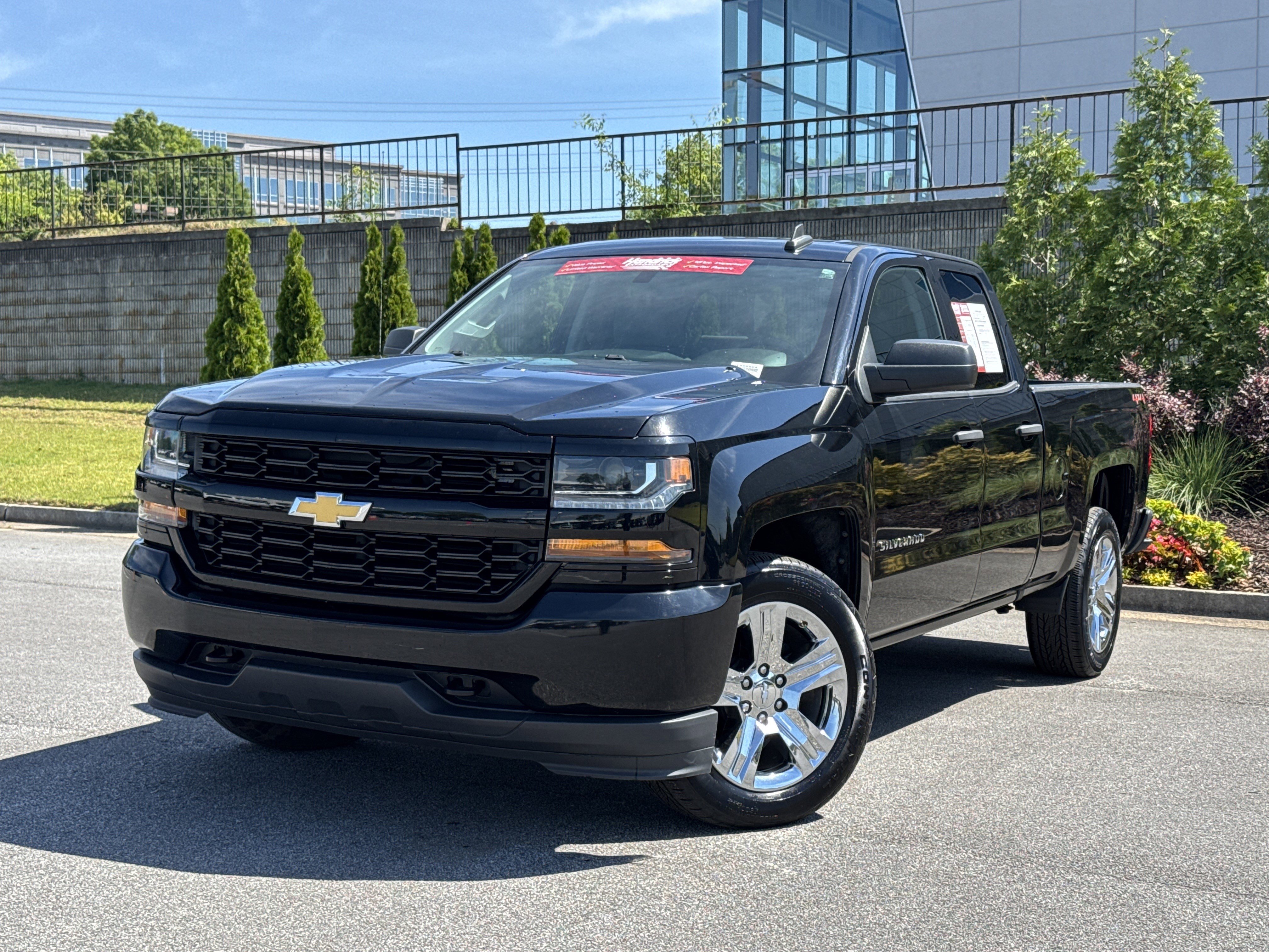 Used 2018 Chevrolet Silverado 1500 Custom w/ Custom Value Package AWD/4WD image 5