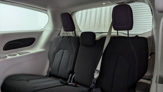 Used 2023 Chrysler Voyager LX FWD image 17