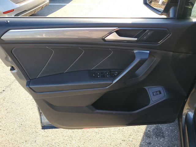 Used 2022 Volkswagen Tiguan SE R-Line image 14