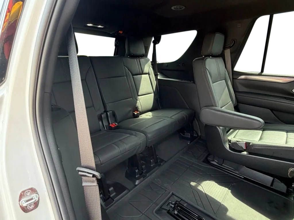 Used 2024 Chevrolet Tahoe RST w/ Luxury Package AWD/4WD image 32