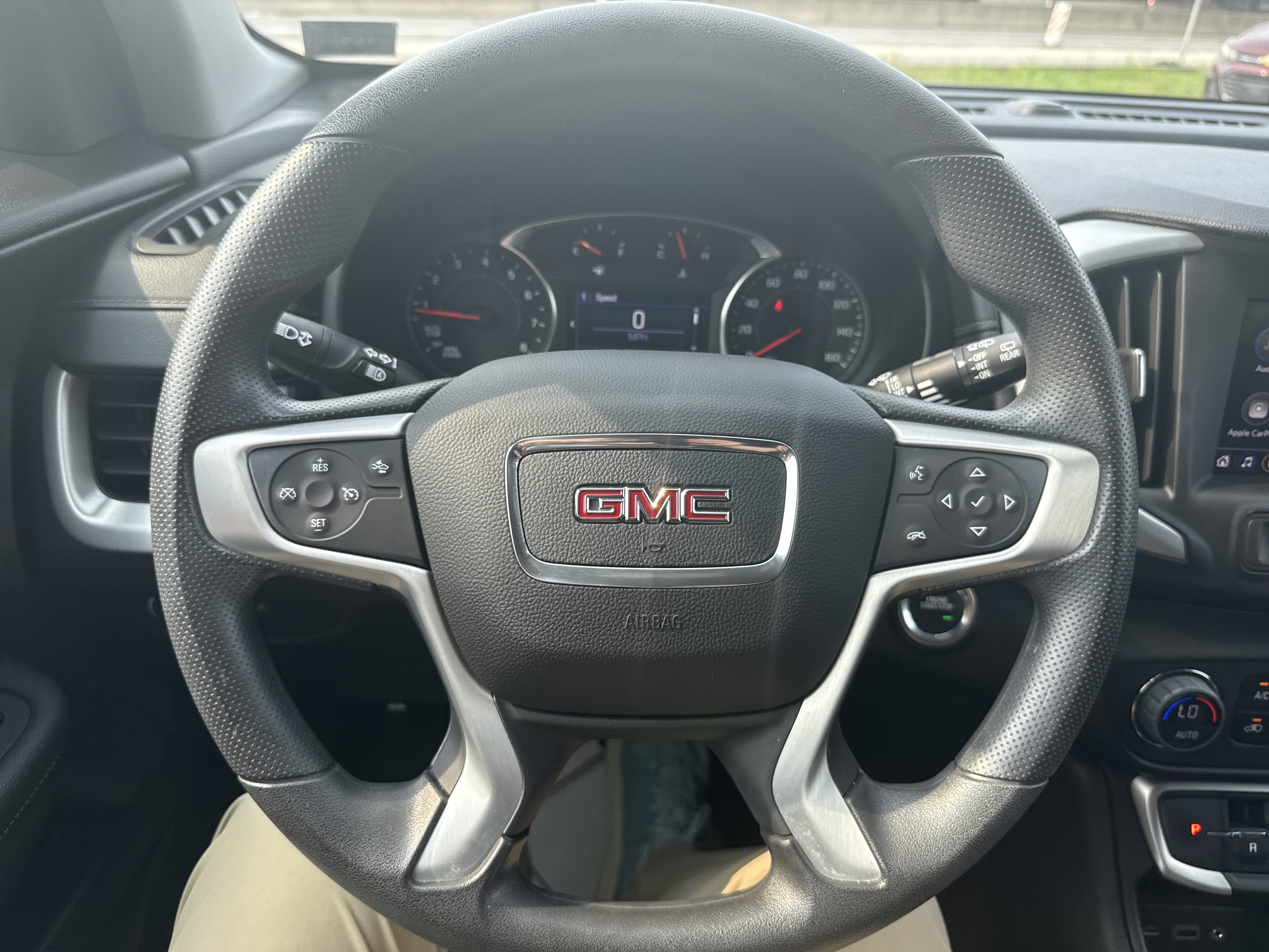 Used 2023 GMC Terrain SLE w/ Driver Convenience Package AWD/4WD image 18
