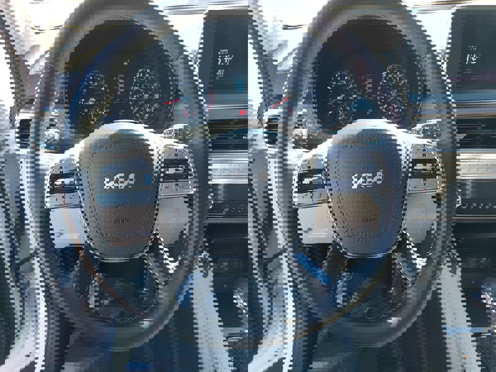 Used 2022 Kia Telluride EX w/ EX Premium Package image 17