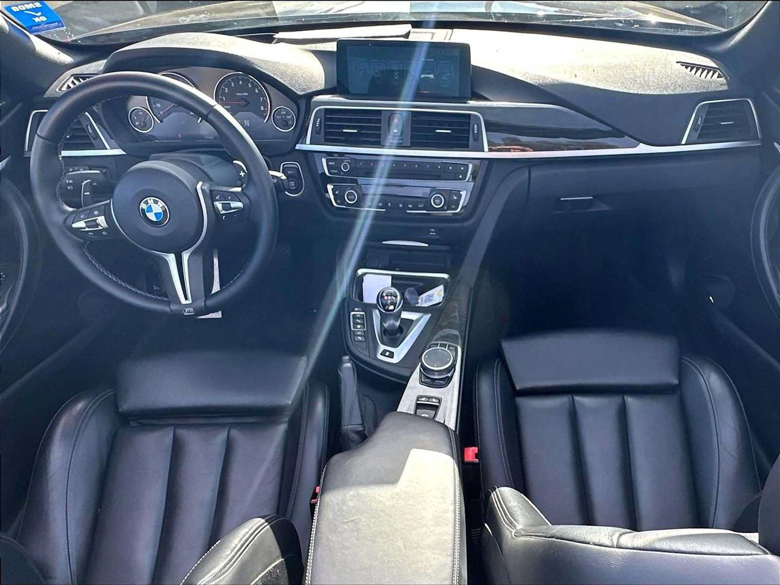 Used 2017 BMW M4 Convertible RWD image 16