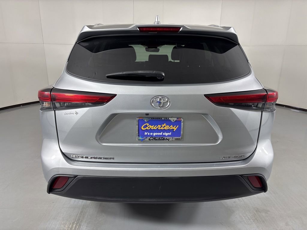 Used 2023 Toyota Highlander XLE AWD/4WD image 7