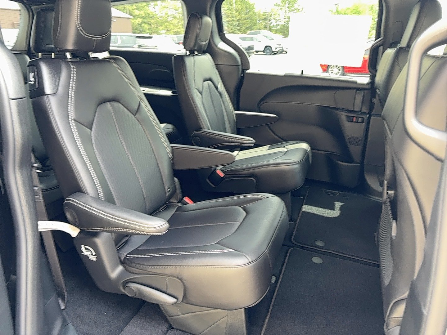 New 2027 Chrysler Pacifica LX FWD image 7