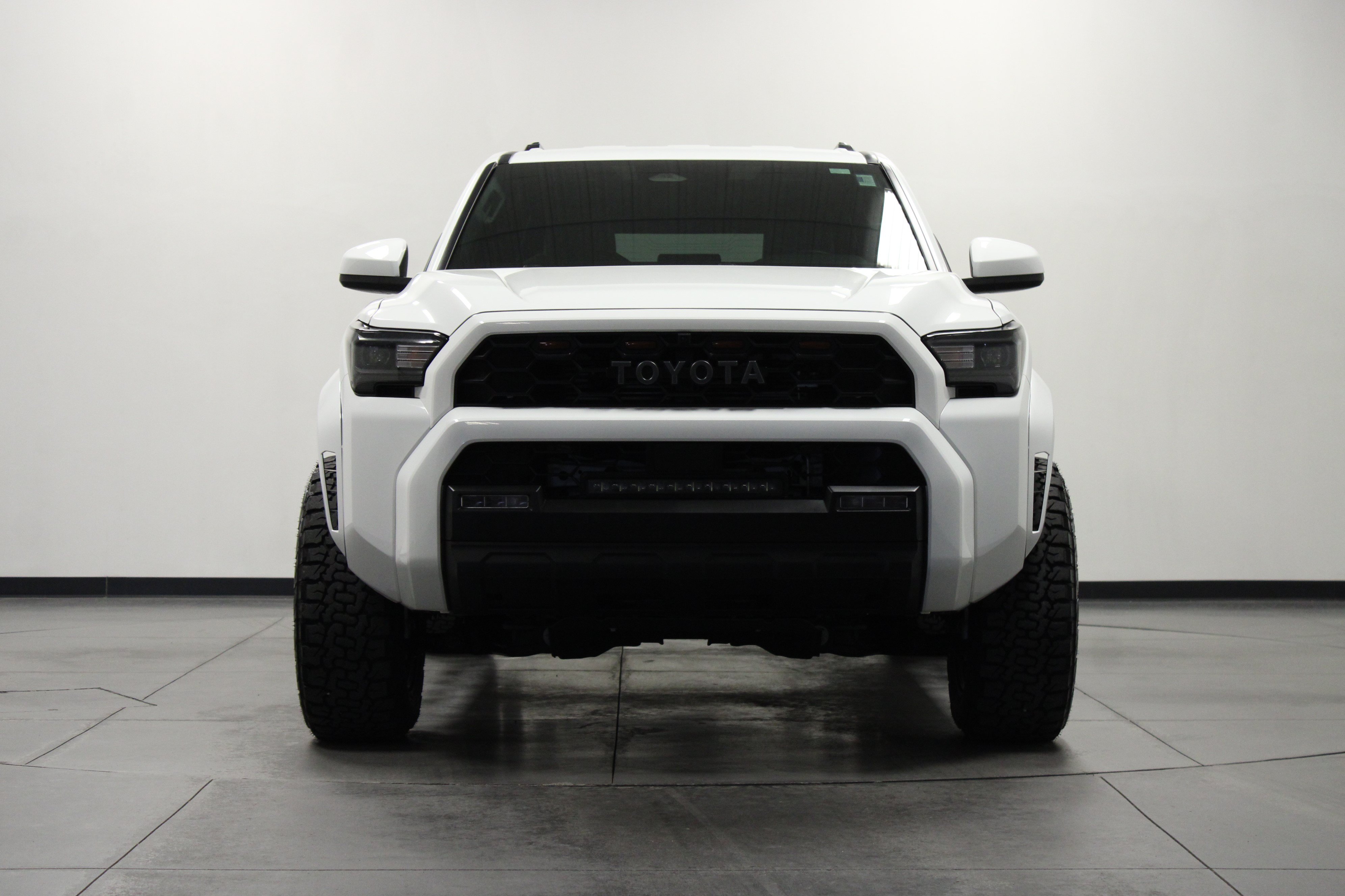 Used 2025 Toyota 4Runner SR5 AWD/4WD image 9