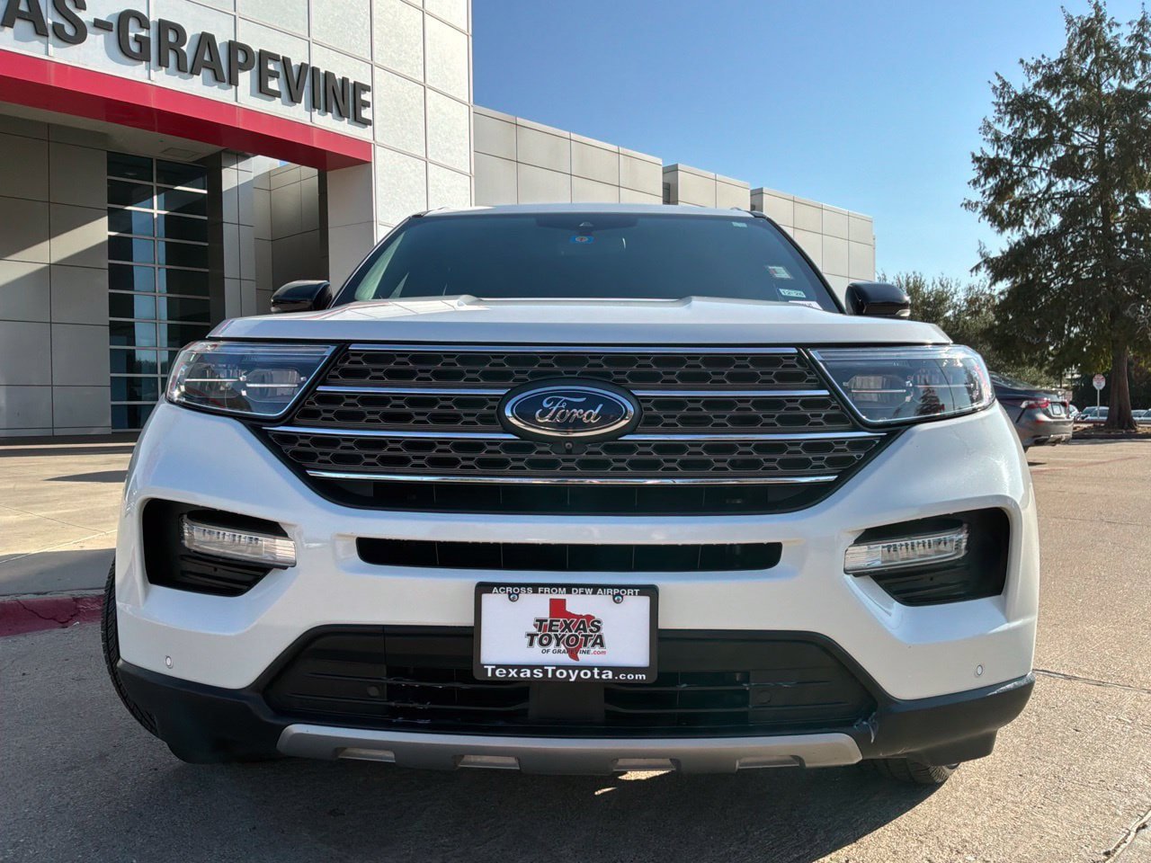 Used 2022 Ford Explorer King Ranch RWD image 3