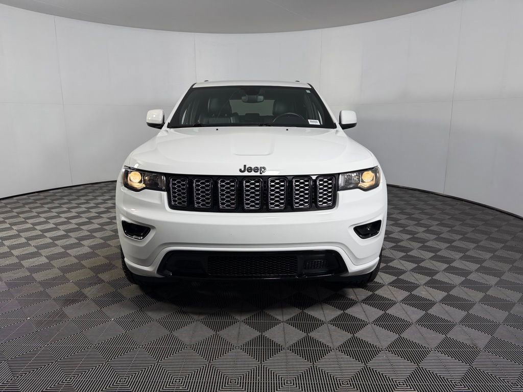 Used 2022 Jeep Grand Cherokee Laredo X image 5