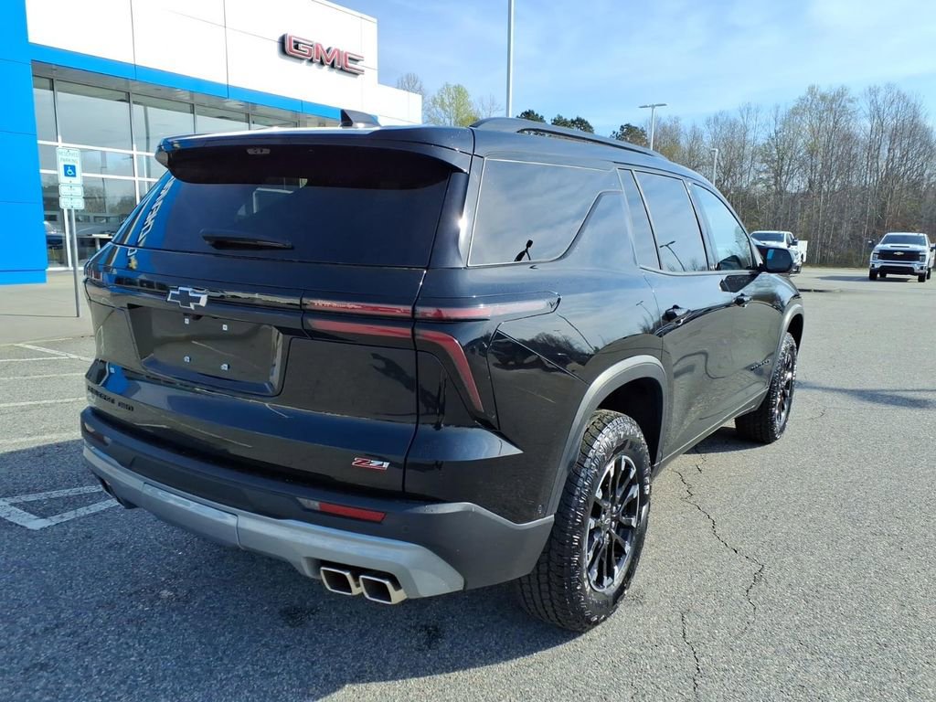 Used 2024 Chevrolet Traverse Z71 w/ Enhanced Driving Package image 3