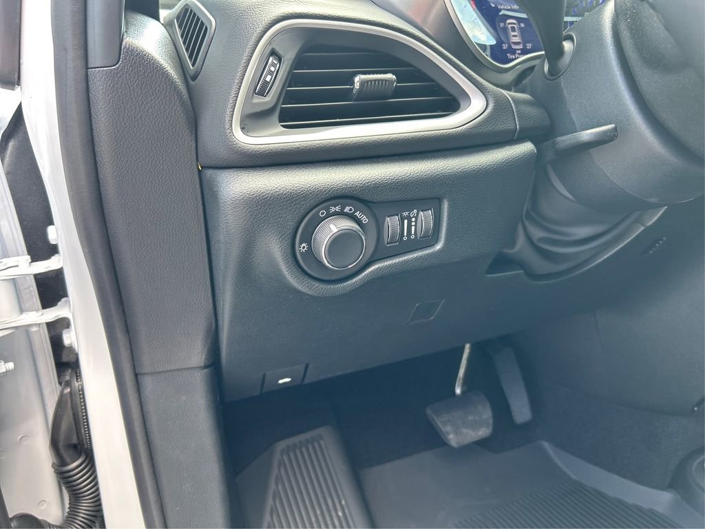 New 2025 Chrysler Voyager LX image 43