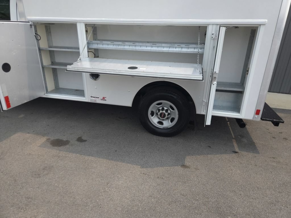 Used 2015 GMC Savana 3500 RWD image 4