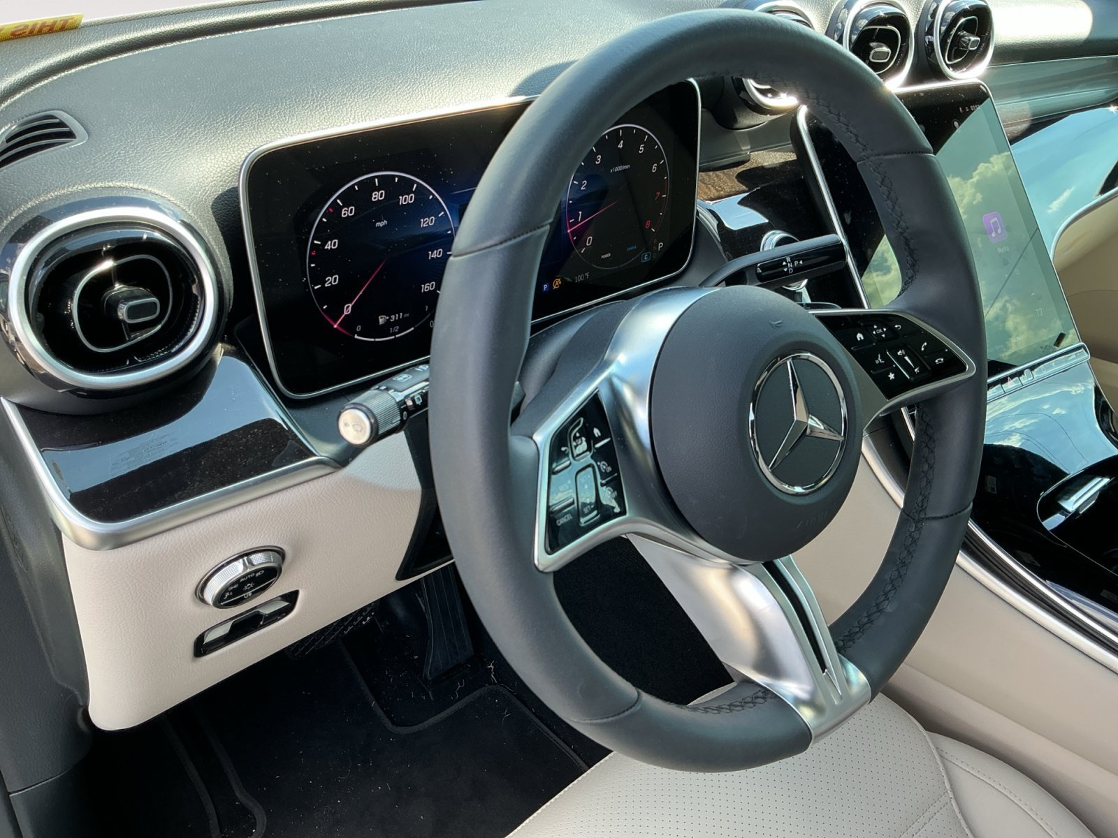 Used 2026 Mercedes-Benz GLC 300 4MATIC image 10