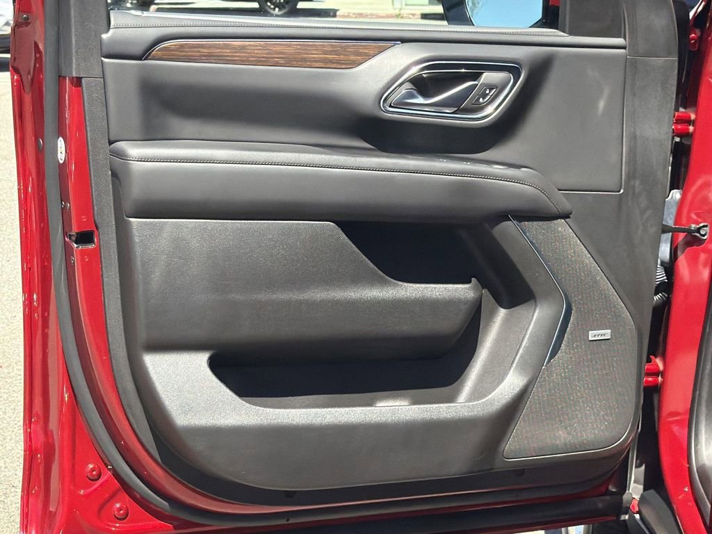 Used 2023 Chevrolet Suburban High Country image 19
