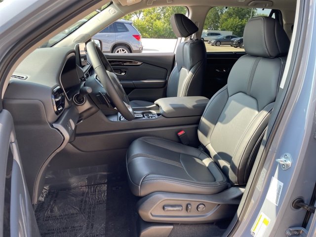 New 2025 Honda Pilot Touring image 8