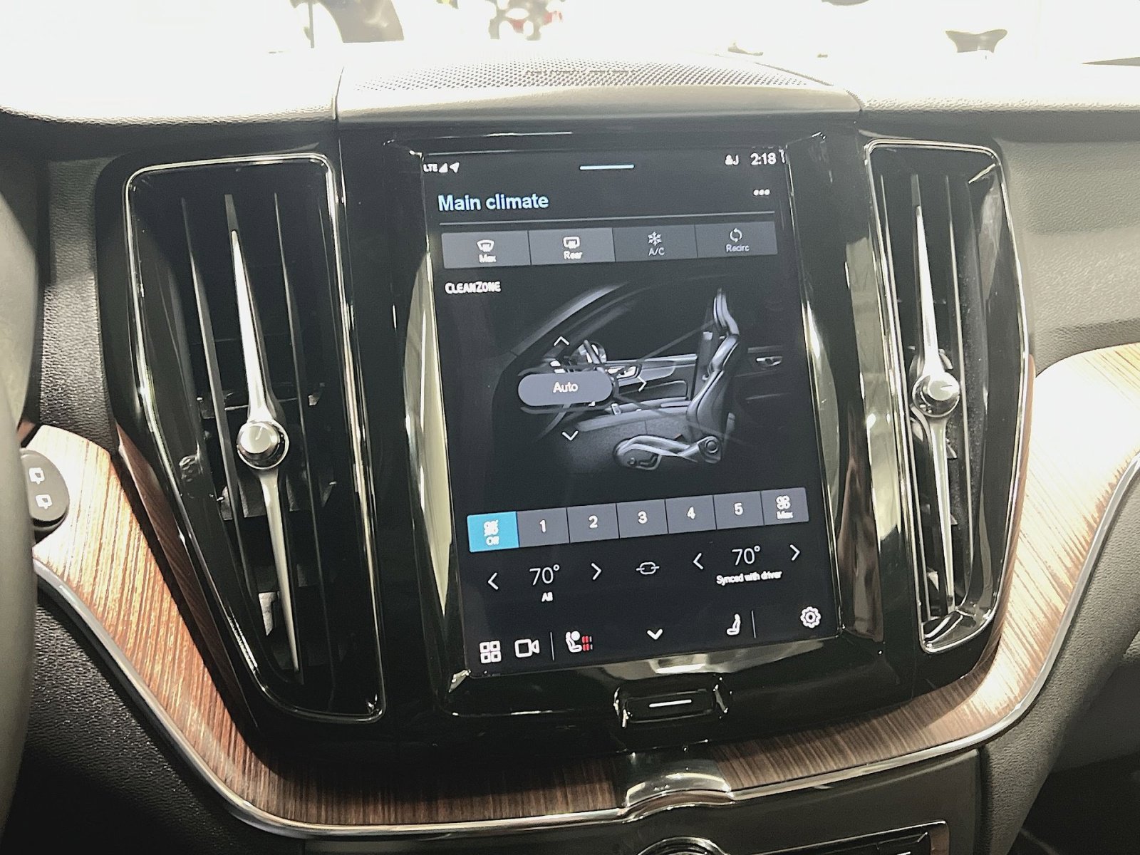 Certified 2023 Volvo XC60 B5 Plus w/ Climate Package image 21