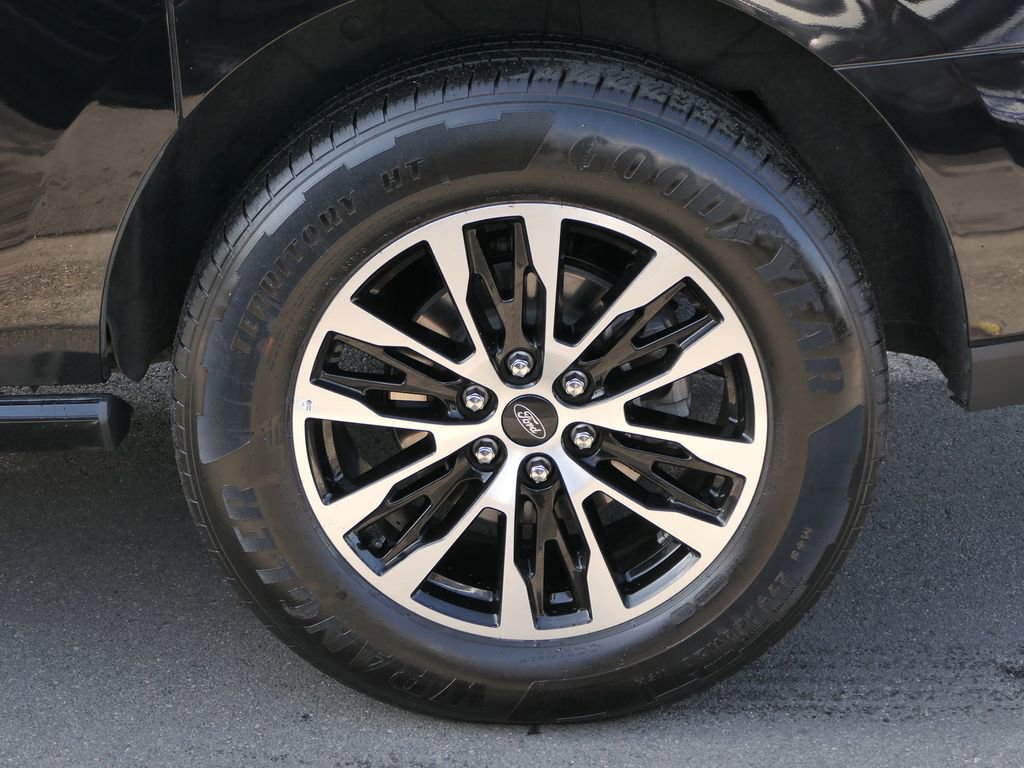 Used 2025 Ford Expedition Max Platinum AWD/4WD image 10