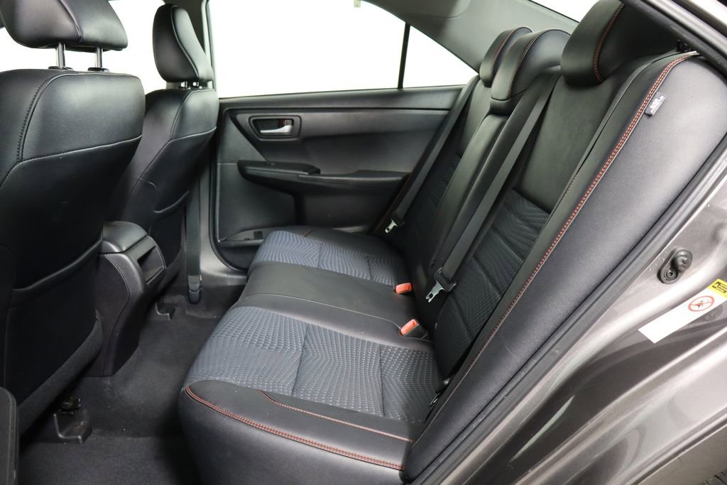 Used 2015 Toyota Camry SE FWD image 16